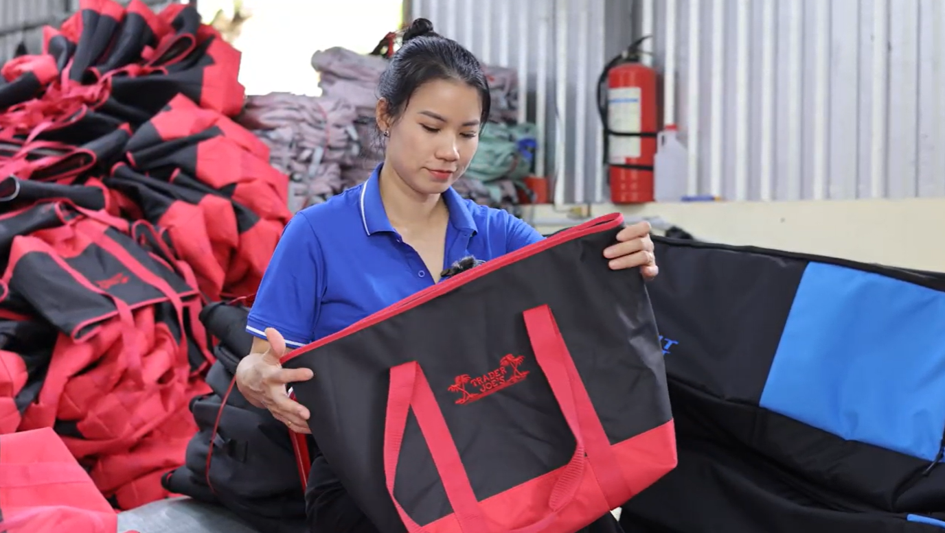 Đặt may balo học sinh in logo theo yêu cầu - Trường học