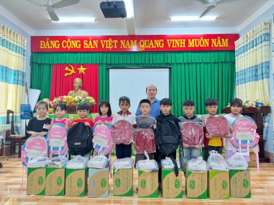 Tháng 8 cần balo quyên góp ủng hộ đồng bào Nghệ An