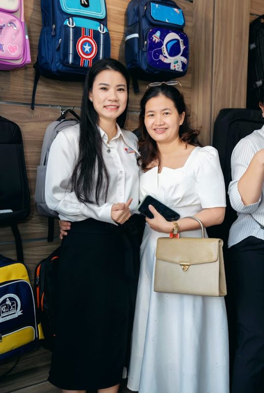 Gợi ý quà tặng balo khách hàng tiềm năng không logo lộ liễu