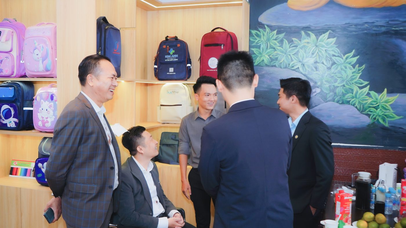 Balo văn phòng giá dưới 170k vẫn khiến nhân viên hài lòng