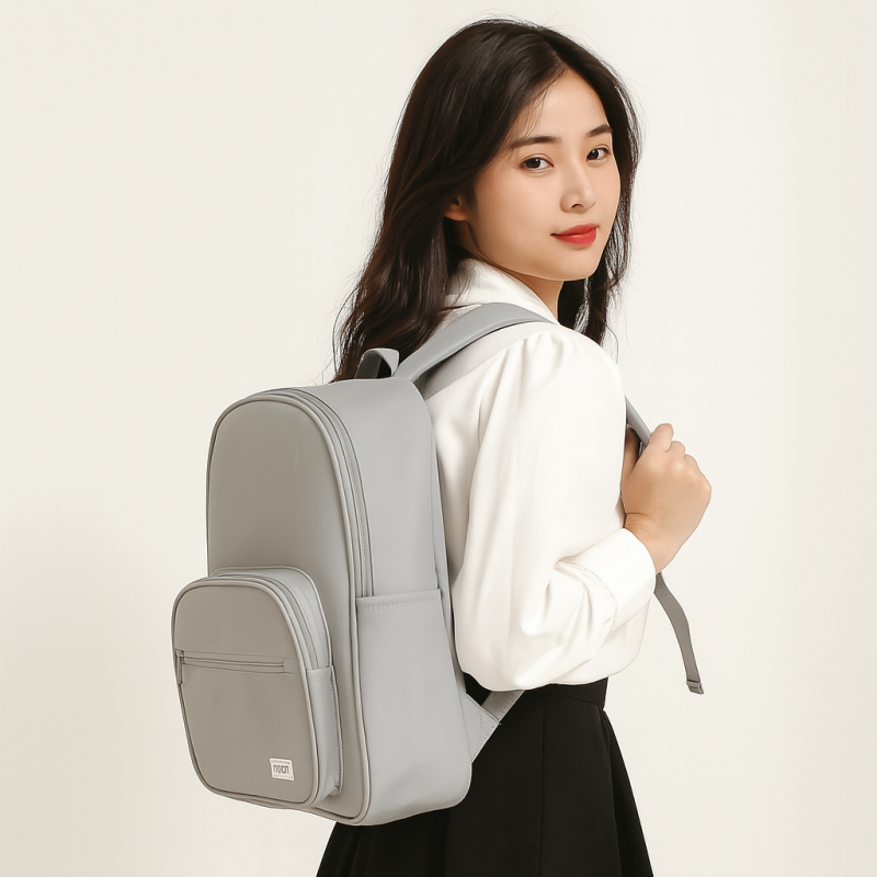 Balo quà tặng trung tâm Anh ngữ – nên in slogan hay chỉ để logo?