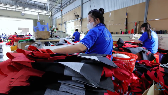 Trung tâm tiếng Anh đặt may balo đồng phục ở đâu uy tín?