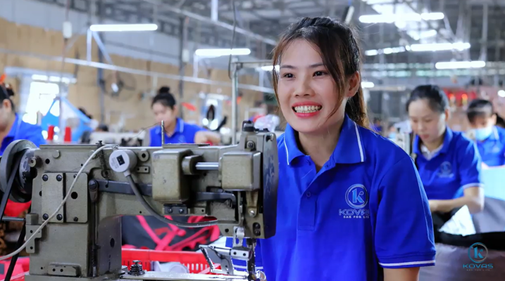 Trung tâm tiếng Anh đặt may balo đồng phục ở đâu uy tín?