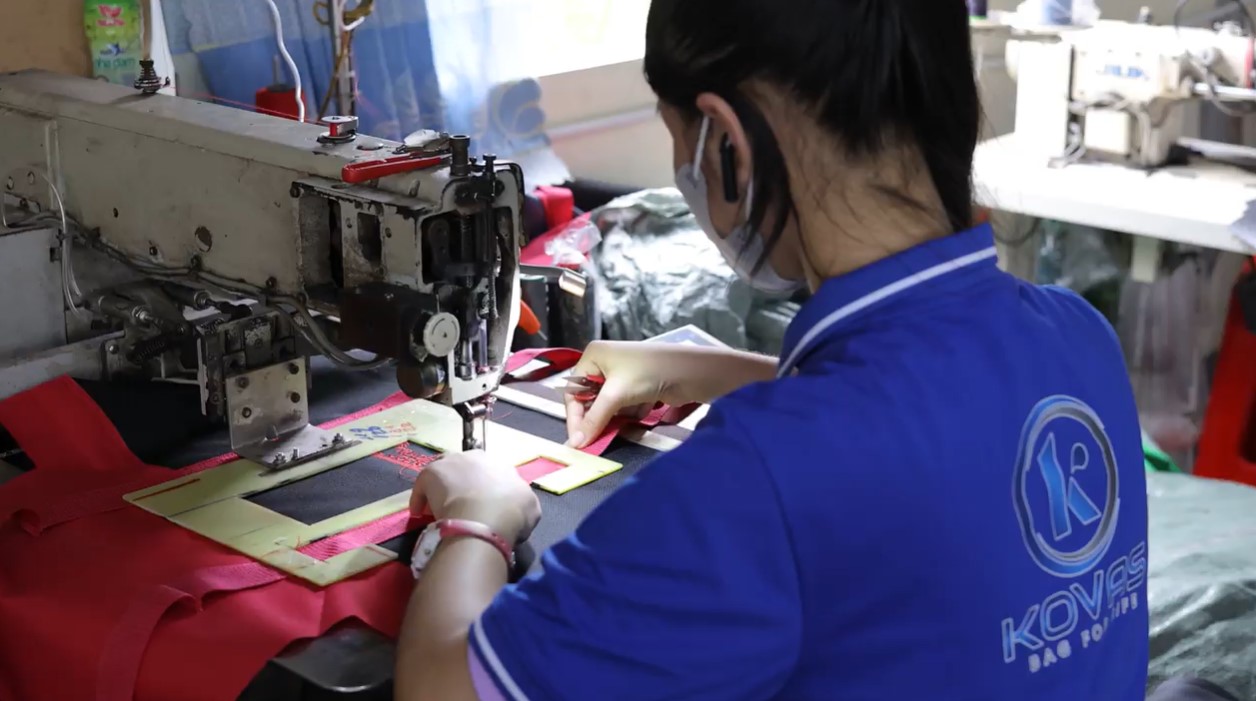 xuong-san-xuat-balo-gia-re