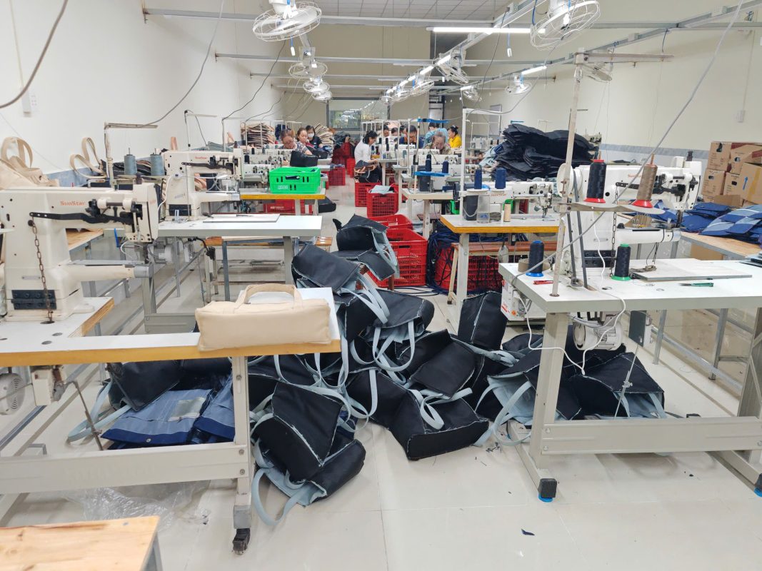 xưởng may balo in logo theo yêu cầu