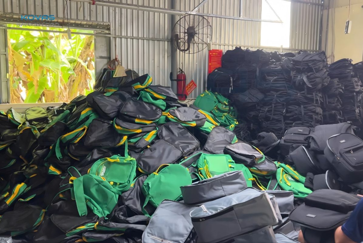 dat-may-balo-laptop-bao-nhieu-tien-12